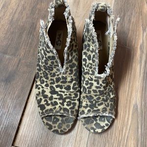 Cheetah peep toes